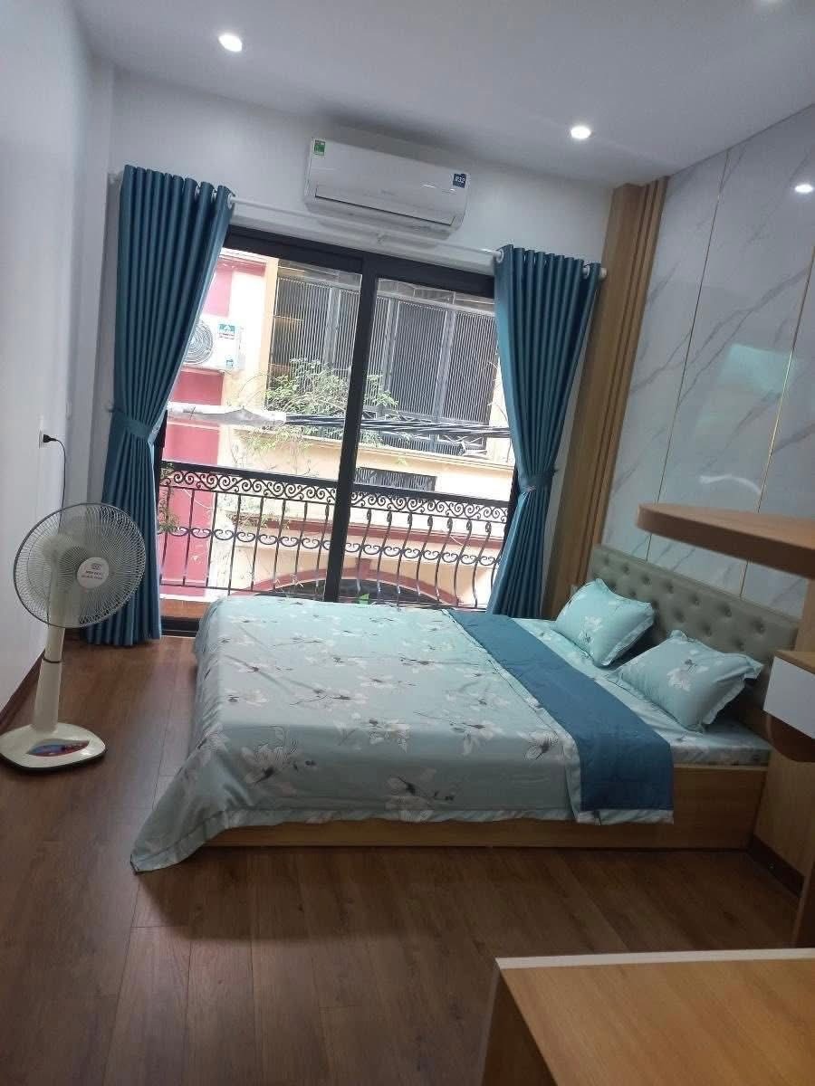 Bán nhà Quận Đống Đa - 38m2, 4 Tầng, Ô Tô Đỗ Cửa - Giá 12.5 Tỷ