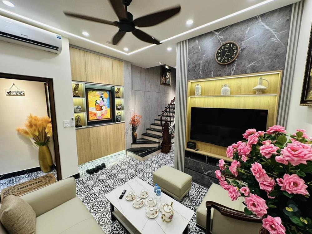 Siêu phẩm Khương Đình: Nhà đẹp full nội thất, 3 phòng ngủ, gần ô tô, 8.6 tỷ
