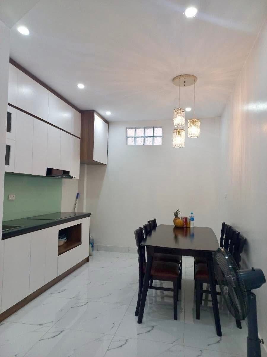 Bán nhà Quận Đống Đa - 38m2, 4 Tầng, Ô Tô Đỗ Cửa - Giá 12.5 Tỷ