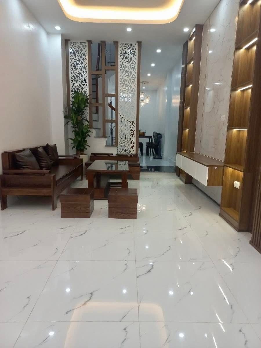 Bán nhà Quận Đống Đa - 38m2, 4 Tầng, Ô Tô Đỗ Cửa - Giá 12.5 Tỷ