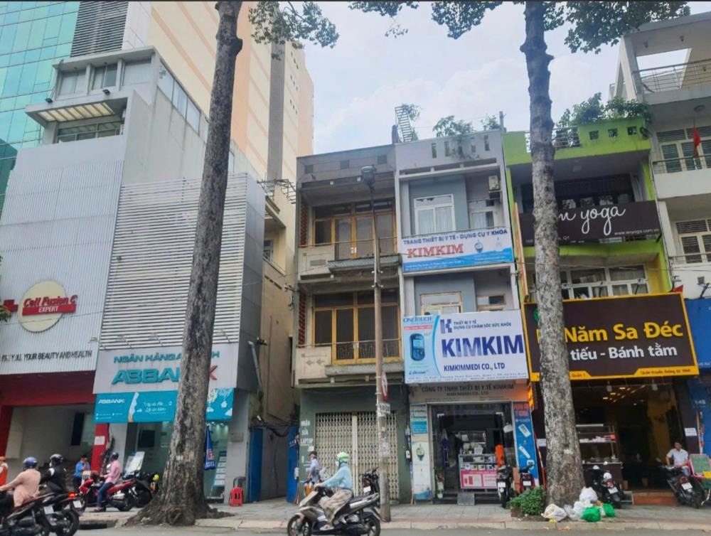 Bán nhà mặt tiền Quận 1 - 4x18m, Vị trí Vàng, Tiềm năng lớn