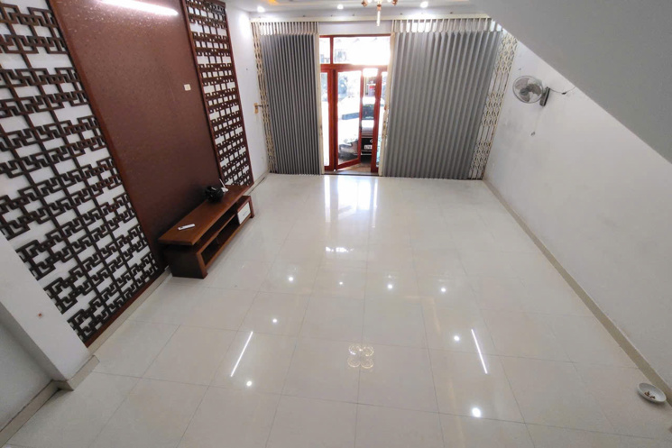️ Nhà 2 tầng ️ Mặt tiền 40 Phan Đình Giót