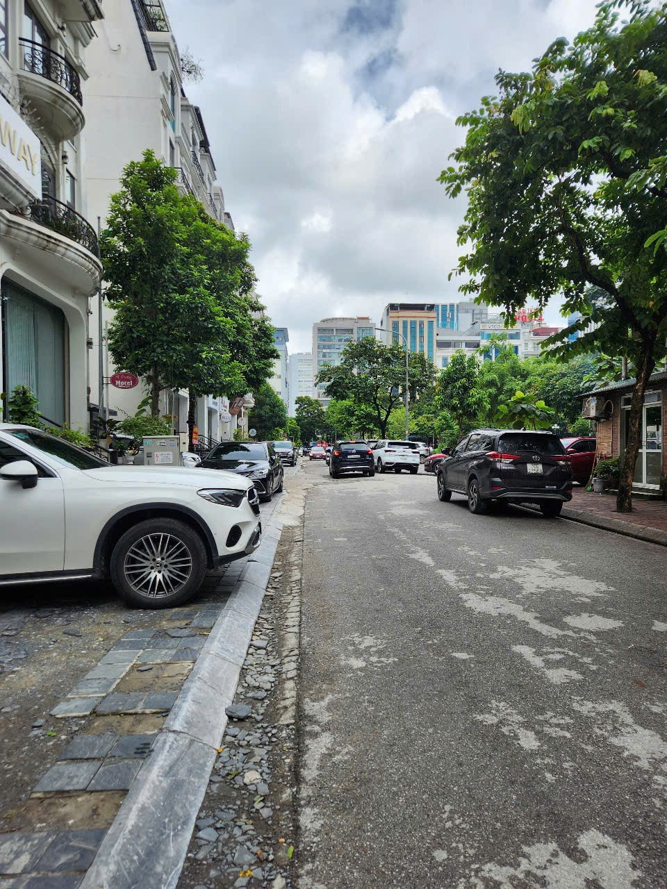 Bán Tòa Building Trần Thái Tông - 155m2 Mặt Tiền 8.5m - Vị Trí Đắt Địa