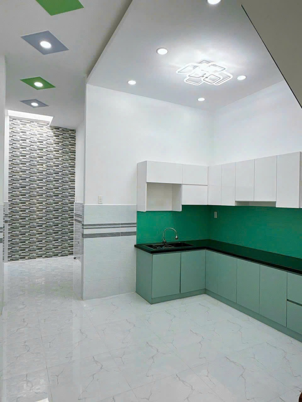 Bán Nhà 4 Tầng Full Nội Thất, Hẻm Xe Hơi, Bình Tân - Giá Tốt