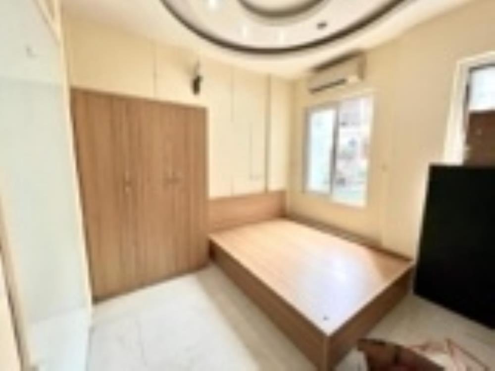 Bán nhà riêng Nguyễn Ngọc Vũ, 48m2, 5 tầng, thang máy, giá tốt