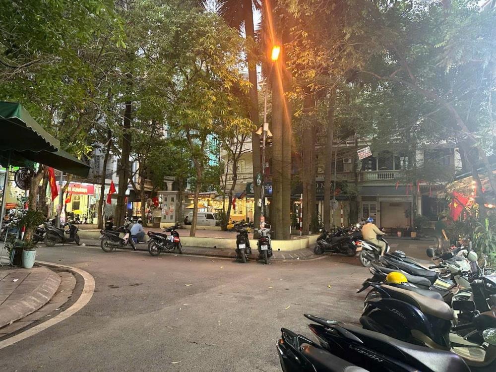 Bán nhà Nguyễn Tuân 5 tầng, 60m2, mặt tiền 5m, 27.5 tỷ - Vỉa hè rộng, ô tô tránh