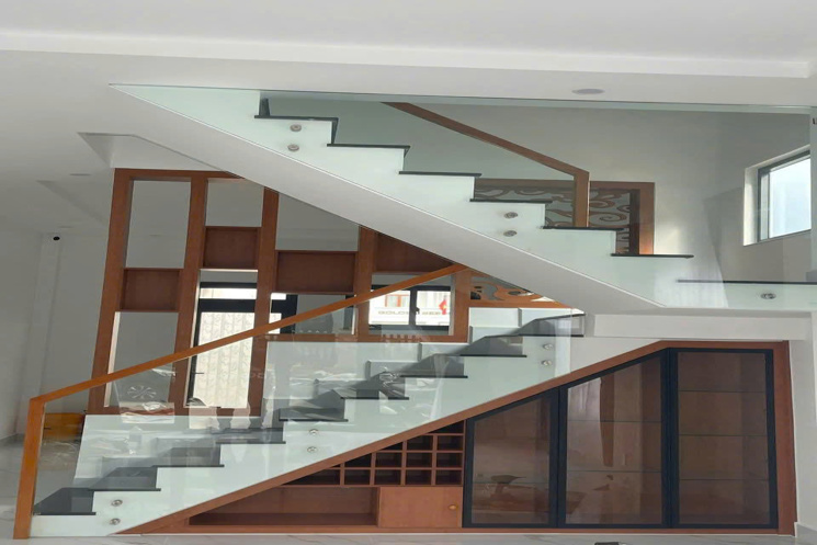 Cần bán nhà mới xây kiên cố huỳnh thúc kháng phường Xuân Hương đà lạt cách trung tâm hành chính 400m
