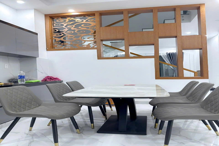Cần bán nhà mới xây kiên cố huỳnh thúc kháng phường Xuân Hương đà lạt cách trung tâm hành chính 400m