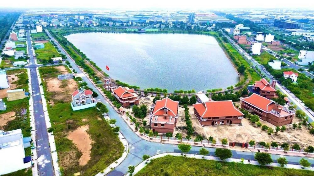 Bán Gấp Lô Đất Full Thổ Cư KCN Tên Lửa - View Hồ, Gần TP.HCM
