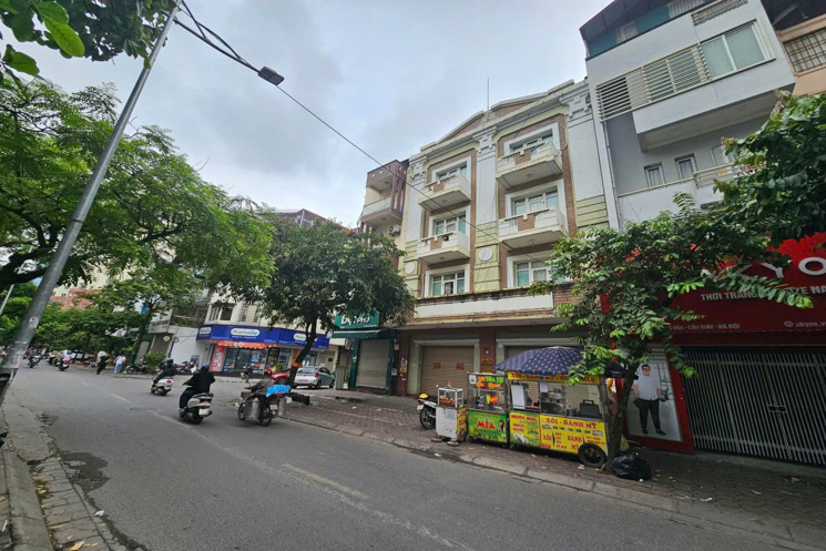 SIÊU MẶT PHỐ  TRUNG KÍNH VIP LẮM KHÁCH Ạ
Vị trí đẹp, hiếm nhà bán.
Sổ vuông nở hậu phong thủy đẹp