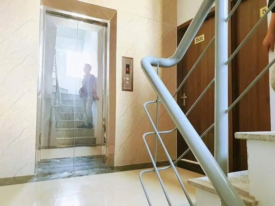 Bán nhà phố Thái Thịnh 76m² x 7 tầng, thang máy, vỉa hè, giá 32.8 tỷ