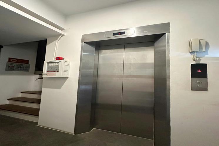 LÔ GÓC.MẶT CHÍNH 6.5M.DT 63M2XÂY 7 TẦNG THANG MÁY PHỐ HOÀNG ĐẠO THÀNH – NGUYỄN XIỂN – KIM GIANG