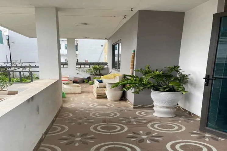 Bán nhà mặt phố Đa Sỹ, Hà Đông. DT 105m2, MT 8m giá 13.2 tỷ, Sổ đỏ. LH: 0975235116