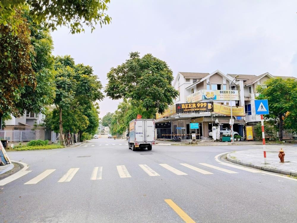 Nhà Xây Thô Khu Đô Thị Văn Phú: Vị Trí Vàng, Kinh Doanh, Ở, VP - 90m² - 20 tỷ
