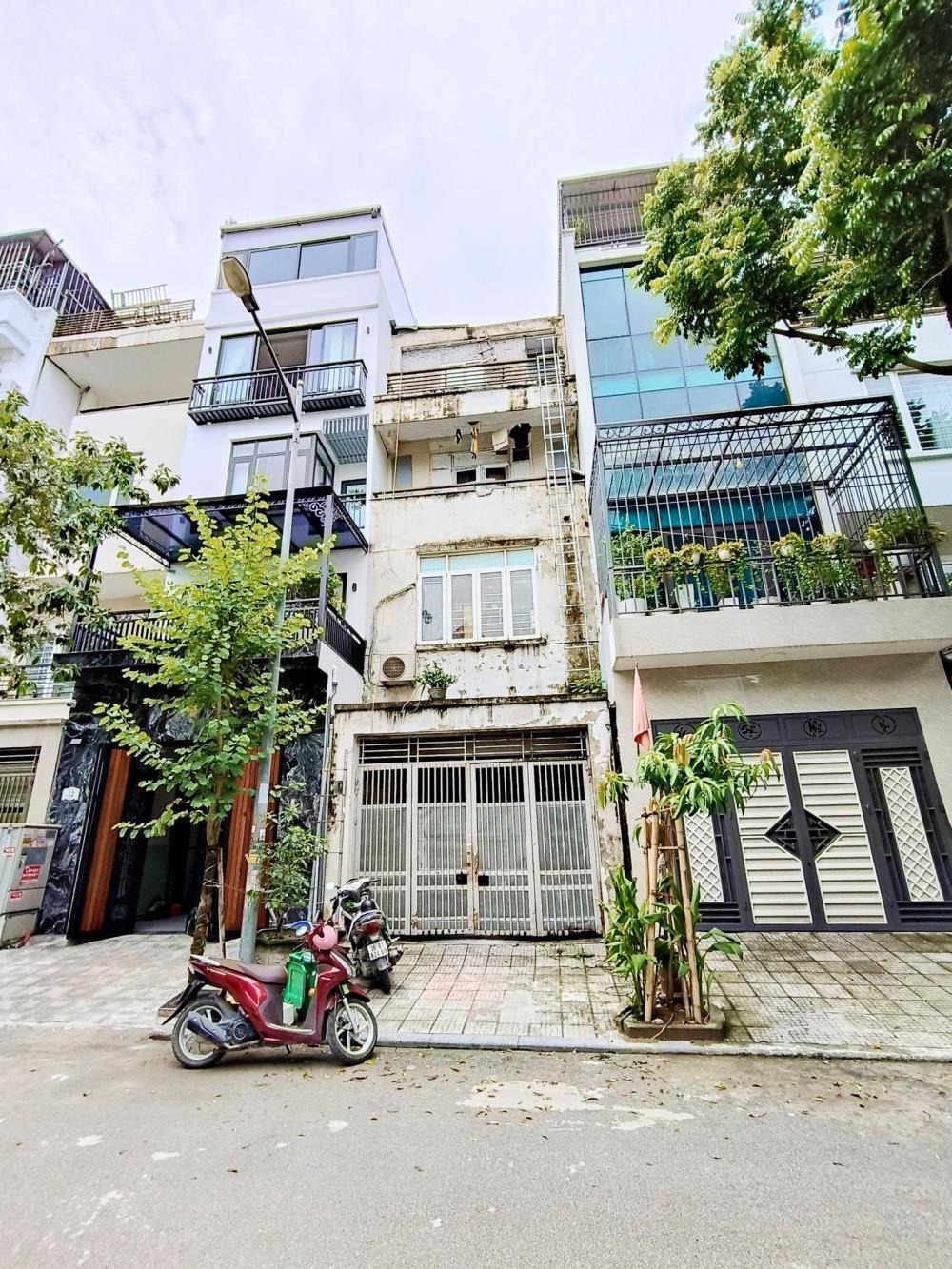 Nhà Xây Thô Khu Đô Thị Văn Phú: Vị Trí Vàng, Kinh Doanh, Ở, VP - 90m² - 20 tỷ