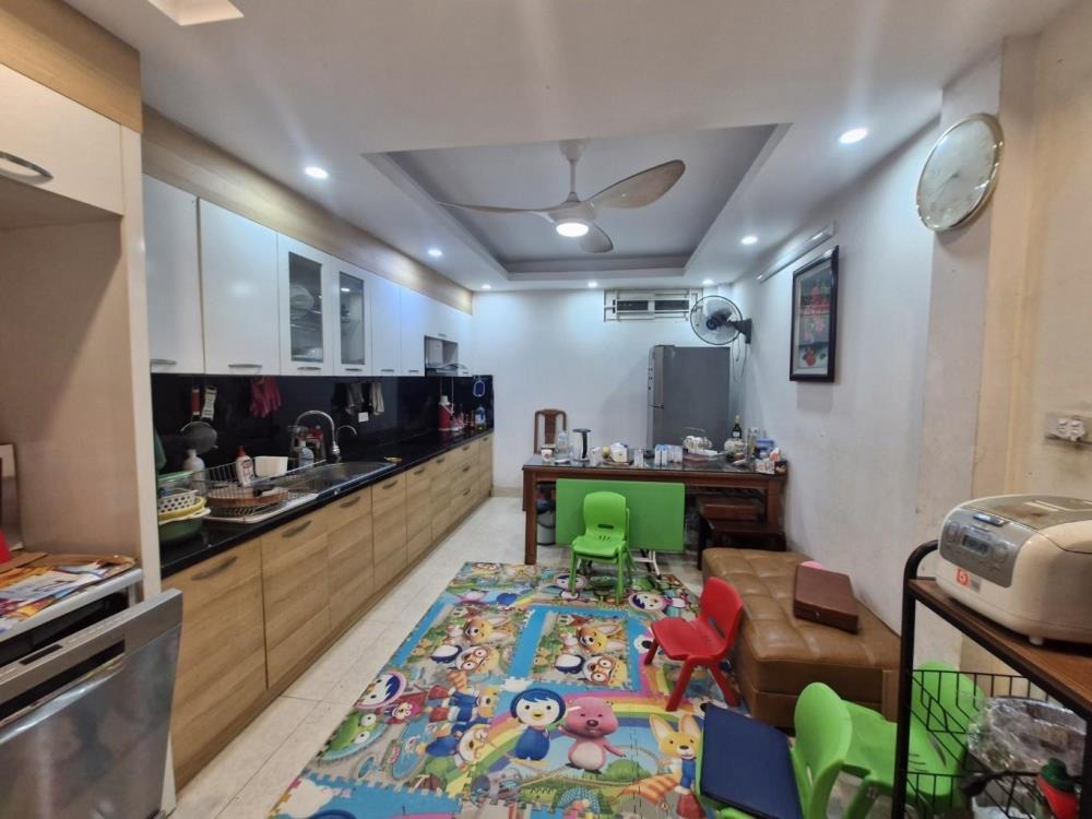 Bán nhà trong ngõ Hoàng Ngân, Thanh Xuân - 5 tầng, ô tô gần, giá 9.3 tỷ