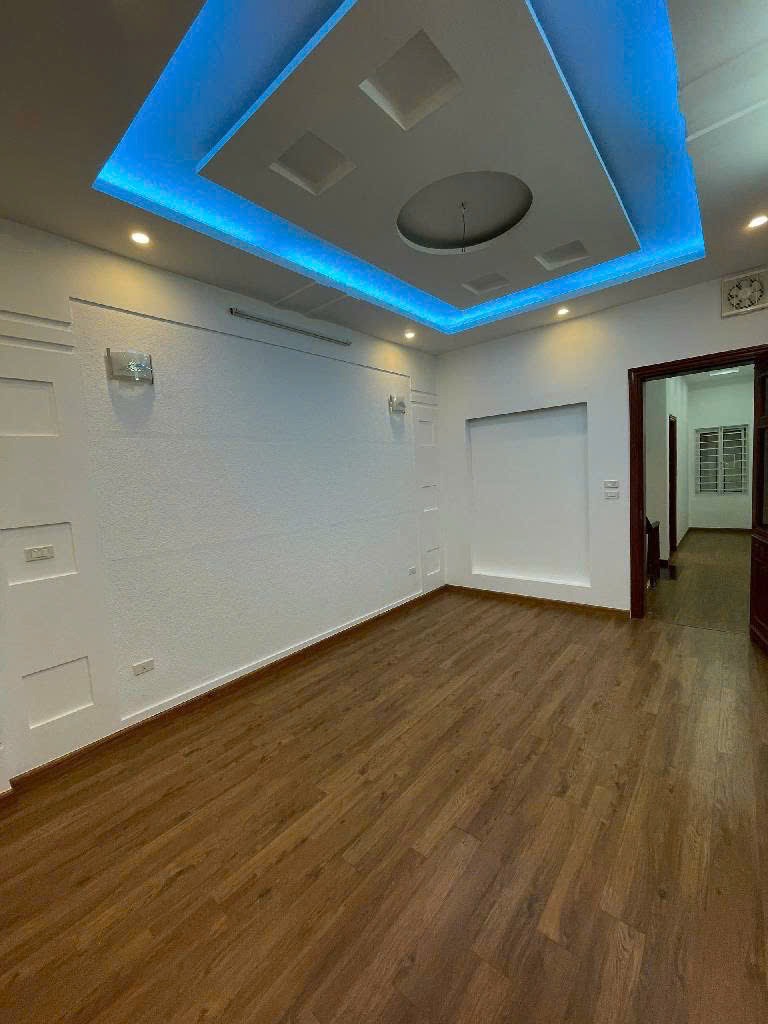 Bán nhà đẹp Cầu Giấy - 50m2, 11.6 tỷ, Gần Ô Tô, Kinh Doanh Tốt