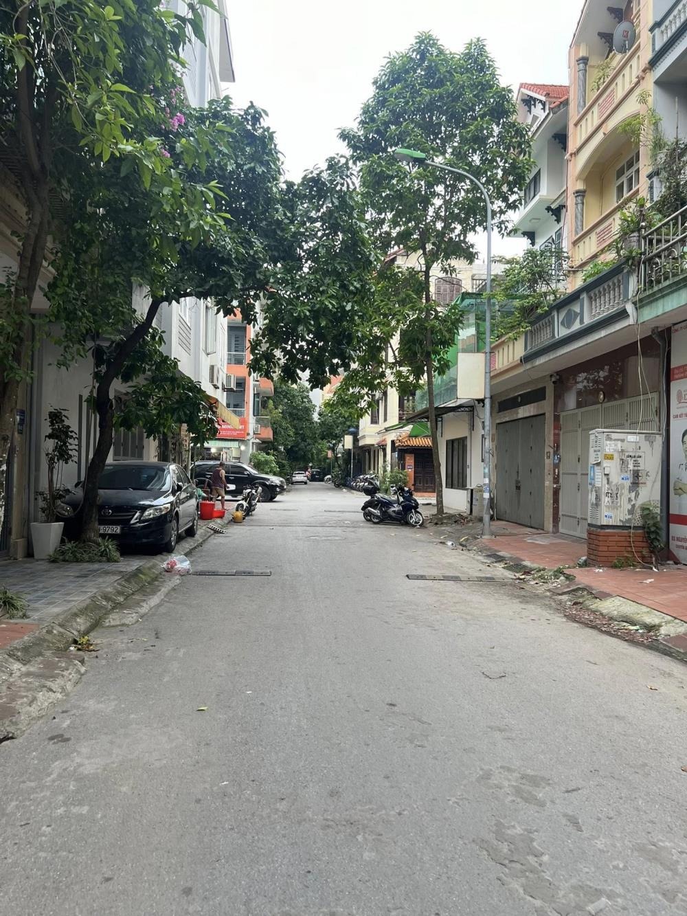 Lô Góc KĐT Văn Quán 77m2, 5 Tầng, Giá 25 Tỷ - Vỉa Hè Ô Tô, Kinh Doanh