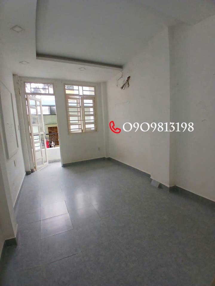 Bán Nhanh Nhà Phố Quận 5 - 4 Tầng, SHR, Giá Tốt