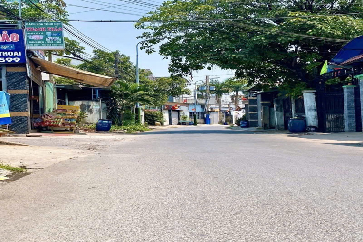 BIỆT THỰ CỔ ĐIỂN 3 TẦNG – HẺM XE TẢI – MỸ PHƯỚC TÂN VẠN, DĨ AN