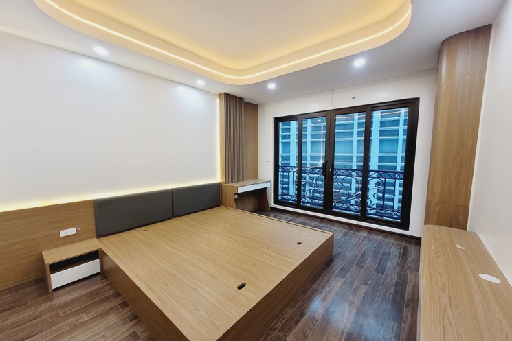 Bán nhà 5 tầng, ô tô đỗ cửa – Ngõ thẳng, cách phố Cầu Giấy chỉ 50m – Giá 15.5 tỷ