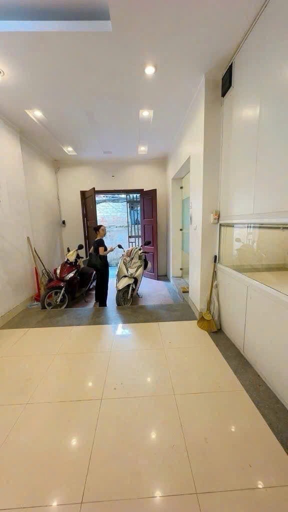 Bán nhà đẹp trung tâm Đống Đa, Hào Nam - 65m² - Mặt tiền 7m