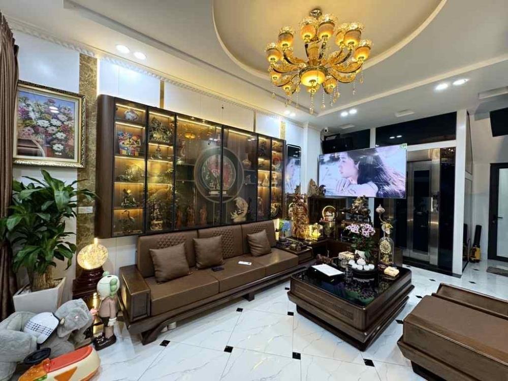 Nhà phố hiếm Nguyễn Du - 55m2, 3 Tầng, Ô Tô Đỗ - Giá 10 tỷ