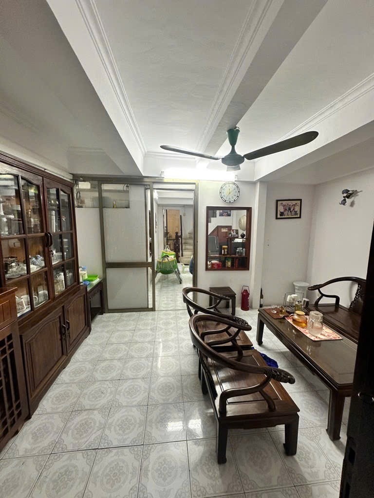 Bán Căn Hộ Tập Thể Thái Thịnh, Vĩnh Hồ, Đống Đa - 120m2, 4PN, Giá Tốt