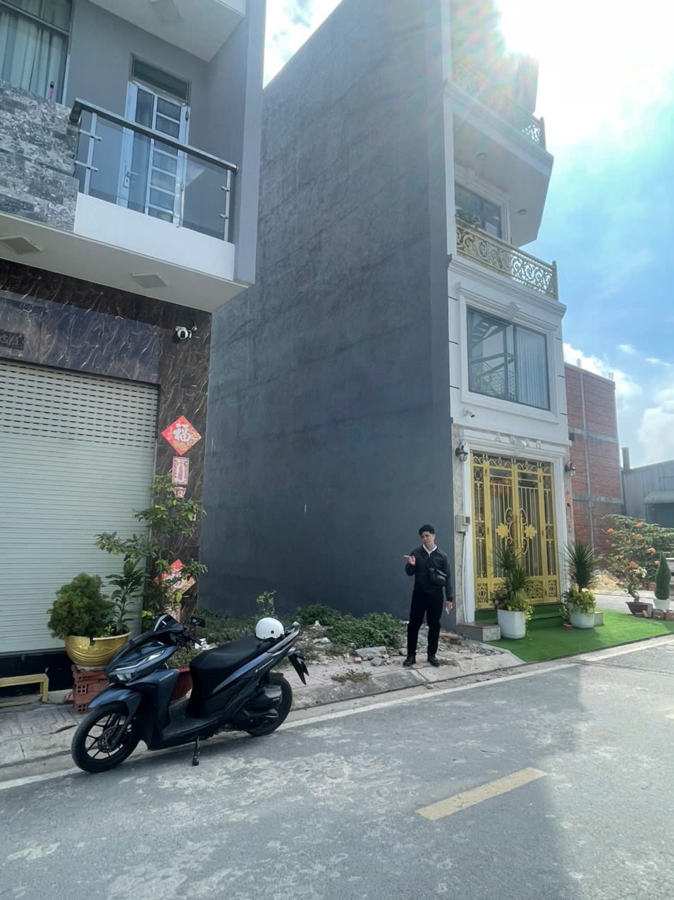 Chính chủ nhượng đất mặt tiền TP.HCM, Full thổ cư 76m², Sổ Hồng Riêng