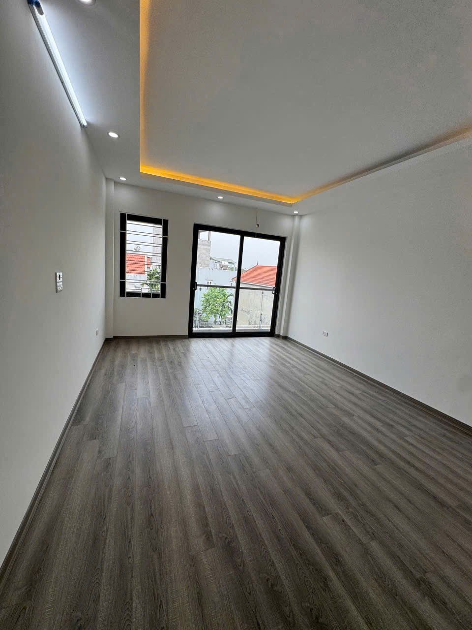 Bán nhà cổ Long Biên - 6 tầng, thang máy, ô tô vào tận nhà