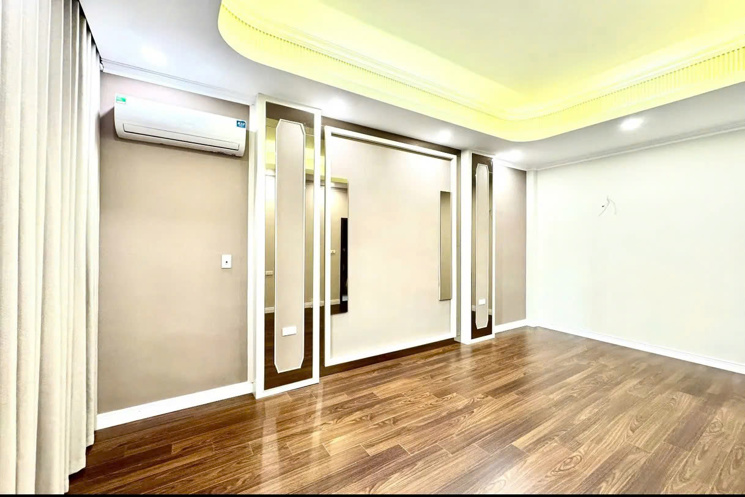 Bán nhà ngõ Văn Phú, Hà Đông. DT 37m2, 5 tầng, 3PN, full nội thất đẹp, sổ đỏ chính chủ. Giá 7.9 tỷ