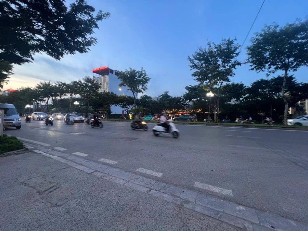 Bán Đất Phố Trịnh Văn Bô Xuân Phương 207m2, Mặt Tiền 14m, Sổ Vuông, Giá 25 Tỷ+