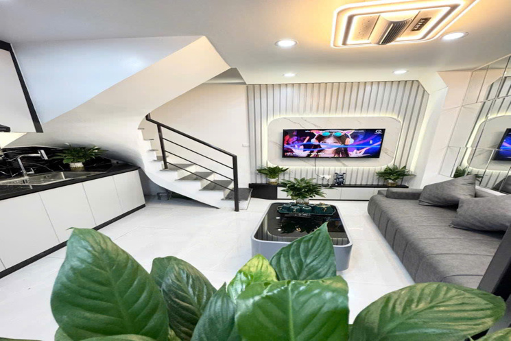 NHÀ MẶT PHỐ KD SẦM UẤT,
       THOÁNG TRƯỚC SAU, OTO ĐỖ CỬA,
             NGAY CẠNH VIỆN QUÂN Y