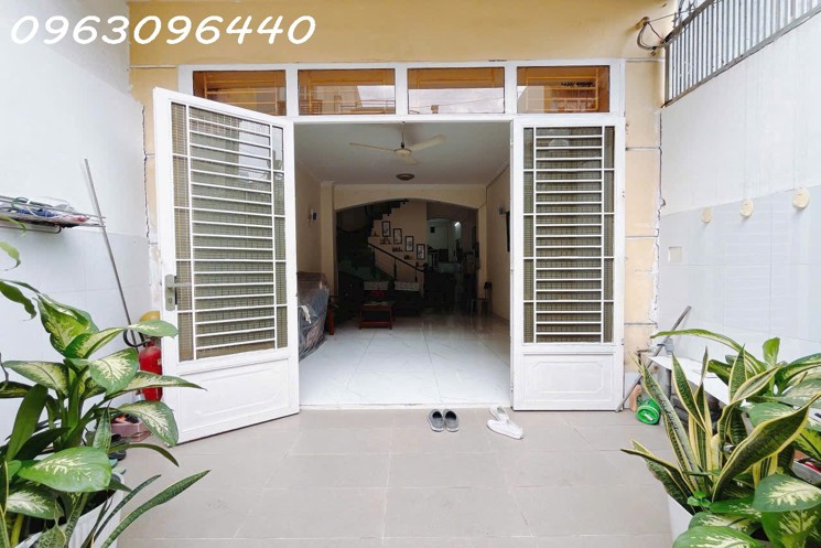 Bán Nhà 2 Tầng 80m² Hẻm Rộng 8m Quận 7 – Giá 8.9 Tỷ – Sổ Đỏ Chính Chủ