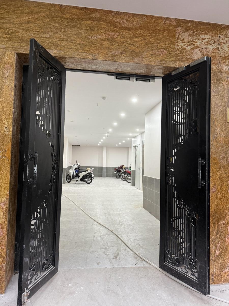 Bán Toà Nhà 8 Tầng, Thang Máy, Đầy Đủ Nội Thất, Kinh Doanh Đảm Bảo Tại Thái Thịnh - Đống Đa