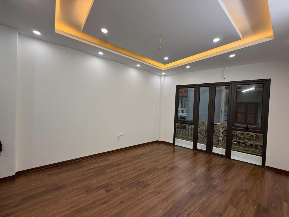 Bán nhà mặt phố Nguyễn Công Trứ - 45m2 - Ô tô tránh - Giá 13.7 tỷ