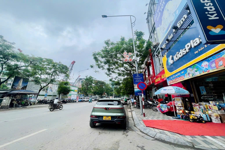Siêu hót Nhà Tây Hồ Chính chủ 2 bác có tuổi muốn bán nhà mộc nguyên căn 32m, MT.3.6, 4 tầng, oto