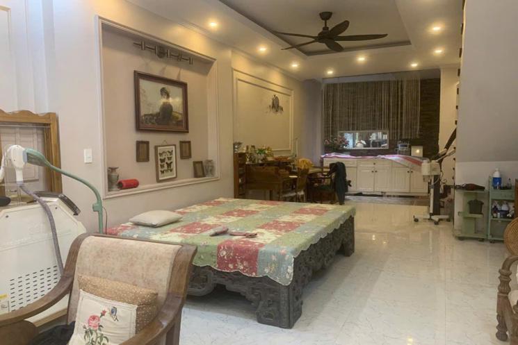 Bán nhà 38m², 6 tầng thang máy, full nội thất, ô tô đỗ cổng