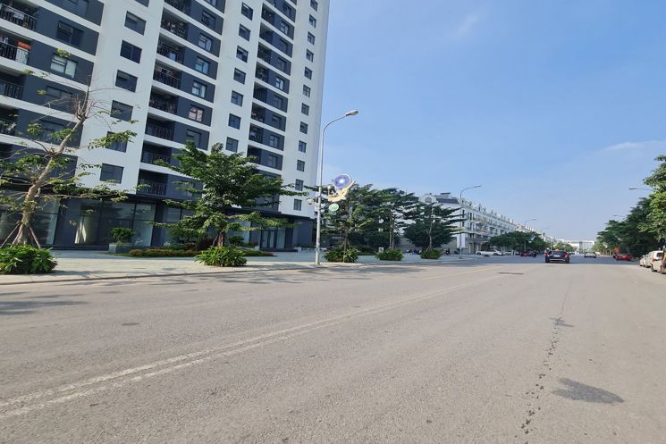 Bán tòa nhà văn phòng, coffee mặt phố Thành Trung, Trâu Quỳ, Gia Lâm. 400m2 sàn. Lh 0989894845