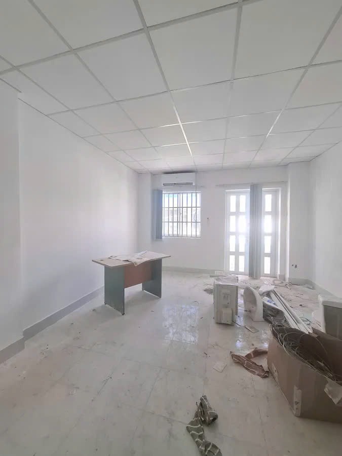 Siêu phẩm Lê Trọng Tấn: Nhà 2 Tầng, Hẻm Xe Hơi, Giá 10.3 Tỷ