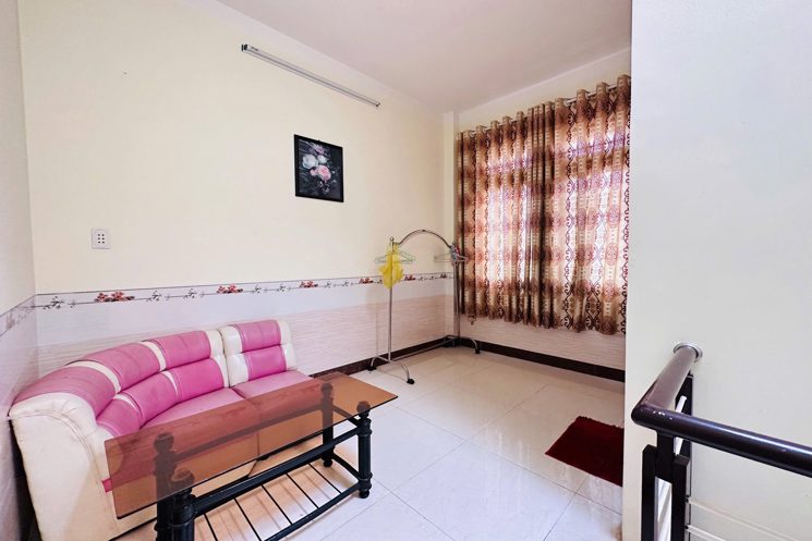 NHÀ MÊ MÁI THÁI HẺM 6M 320 TRẦN PHÚ! 
 Diện tích : 4m x 17m 
 Thổ cư full 100%
 Hướng chính Tây