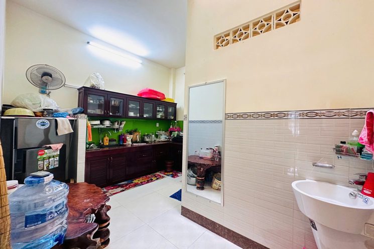 NHÀ MÊ MÁI THÁI HẺM 6M 320 TRẦN PHÚ! 
 Diện tích : 4m x 17m 
 Thổ cư full 100%
 Hướng chính Tây