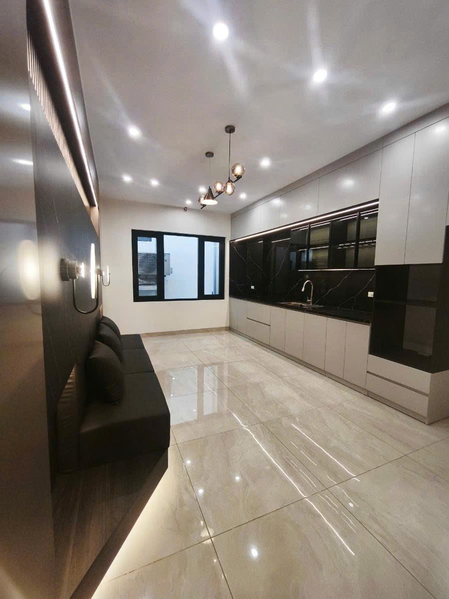 Nhà Mặt Phố Lý Nam Đế - Vị Trí Vàng, Mặt Tiền 6.2m - Đầu Tư Sinh Lợi
