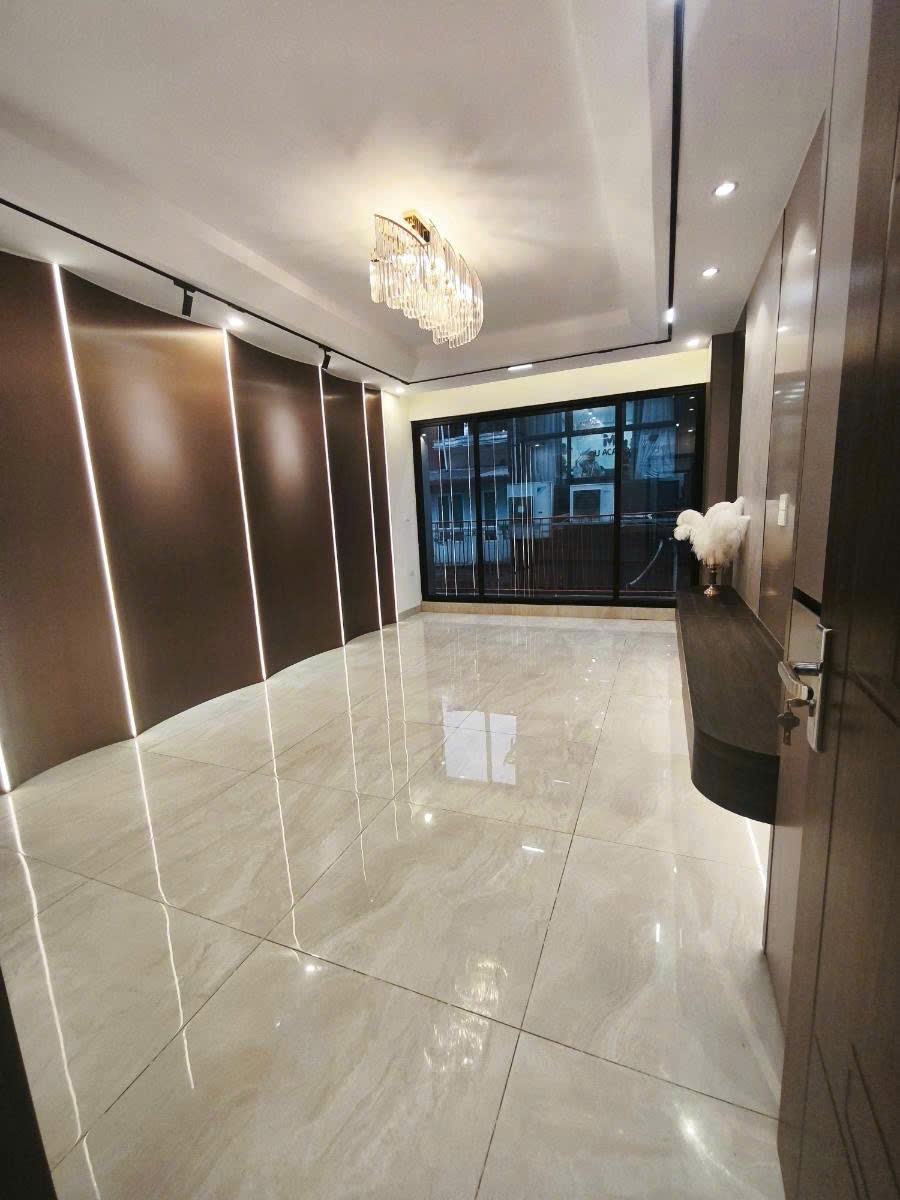 Nhà Mặt Phố Lý Nam Đế - Vị Trí Vàng, Mặt Tiền 6.2m - Đầu Tư Sinh Lợi