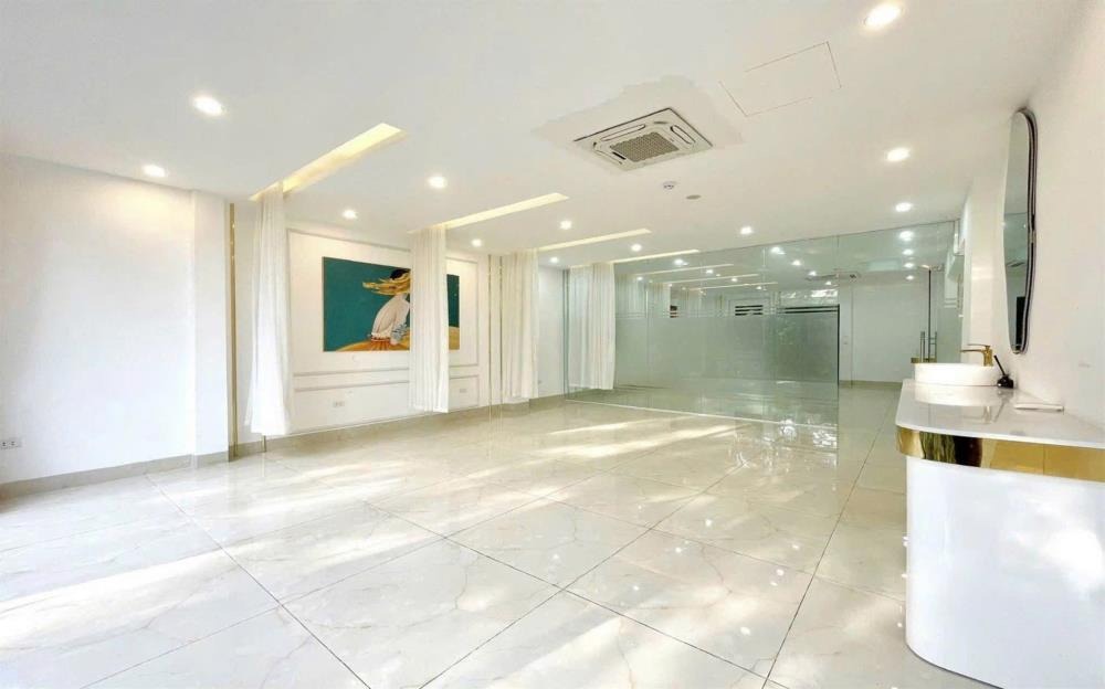 Bán nhà kinh doanh 9 tầng mặt phố Hoàng Ngân, thang máy, để xe