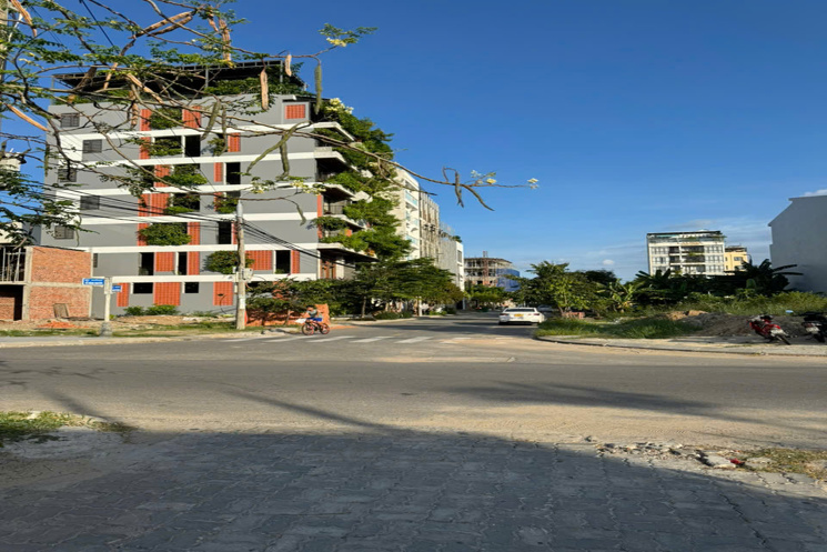 + ĐẤT NAM HOÀ XUÂN, kề lô góc giao nhau hai đường 10,5m lề 5m, thông sang đảo kim cương và nối