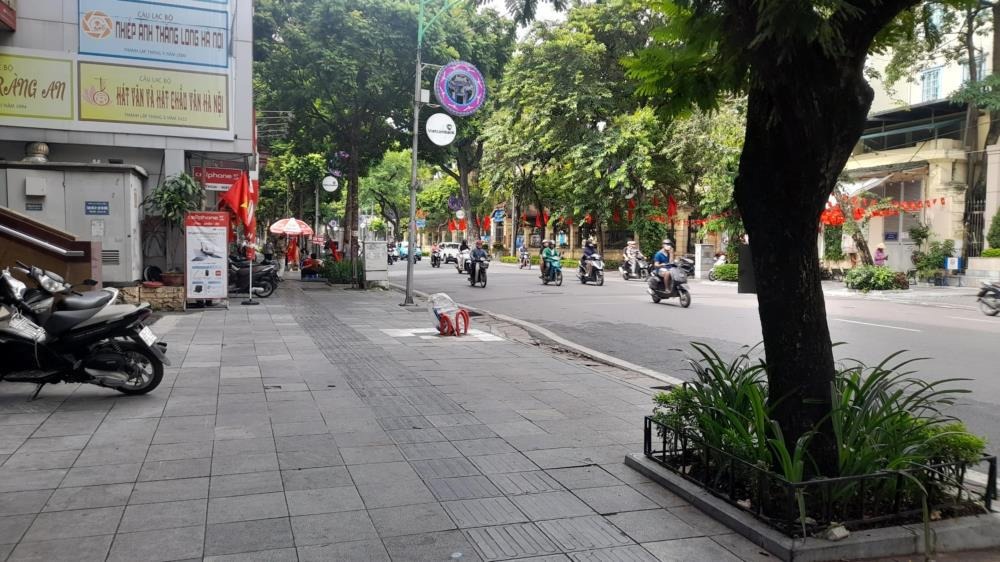 Bán nhà phố Quận Hoàn Kiếm - 300m2 - Mặt tiền - Kinh doanh - 33 tỷ
