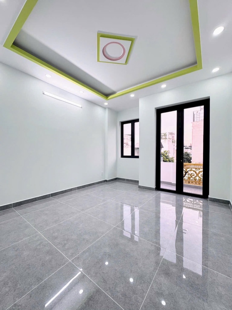 Siêu phẩm Gò Xoài: Nhà 3 Tầng, Hẻm Xe Hơi, Giá Chỉ 5.85 Tỷ