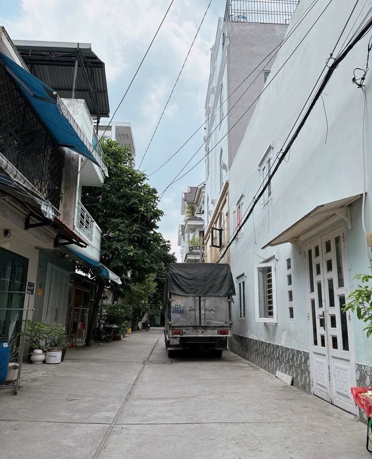 Siêu phẩm Gò Xoài: Nhà 3 Tầng, Hẻm Xe Hơi, Giá Chỉ 5.85 Tỷ