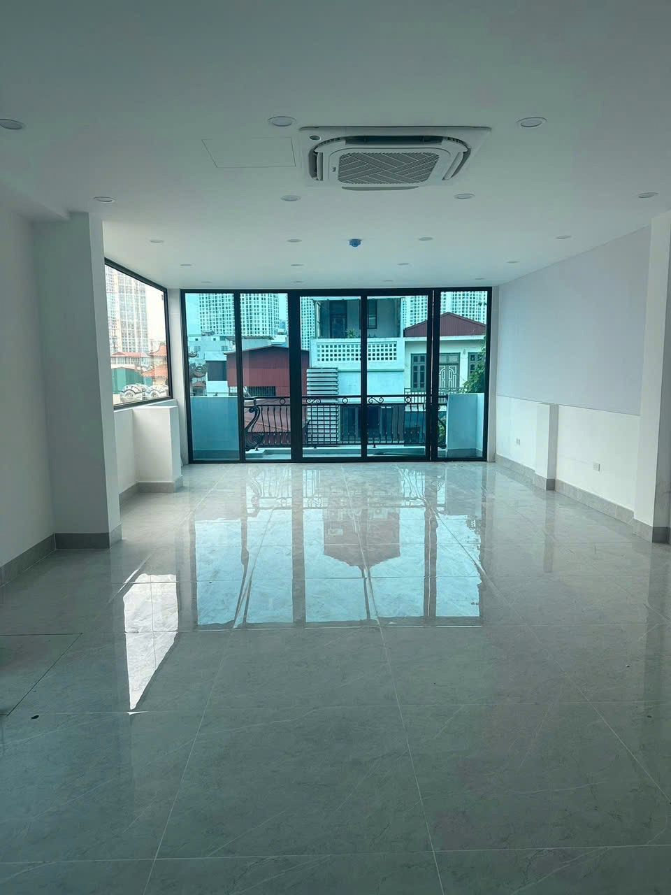 Mặt Phố Vương Thừa Vũ - 8 Tầng, Lô Góc, Mặt Tiền 15m - KD/VP/Showroom